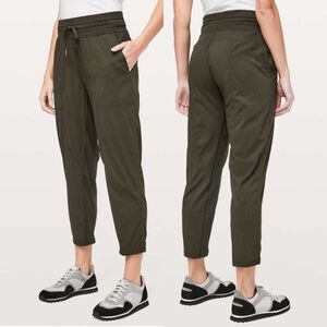 Lululemon Dance Studio Crop *25”